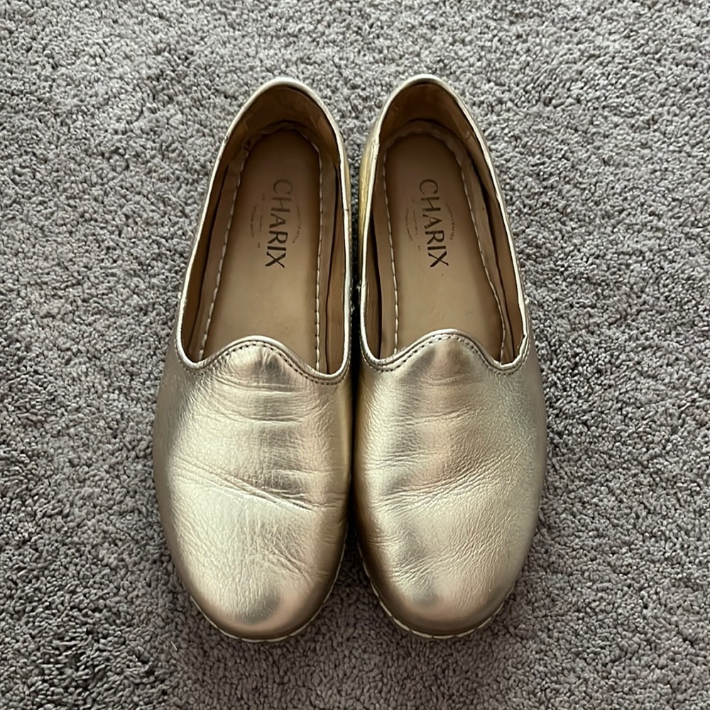 Charix Gold loafers size 8